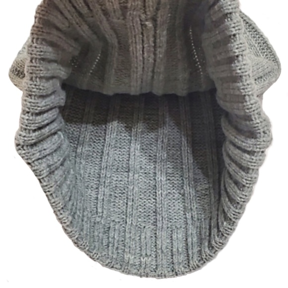 NWT -Michael Kors Grey Pom Pom Knit Beanie - Picture 7 of 11